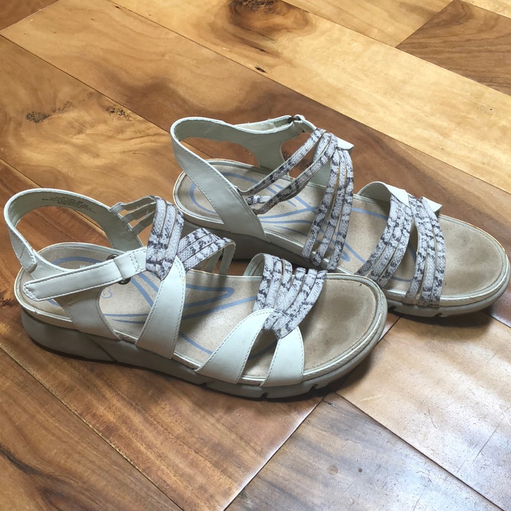BareTraps Nylah sandal in crème, 8M